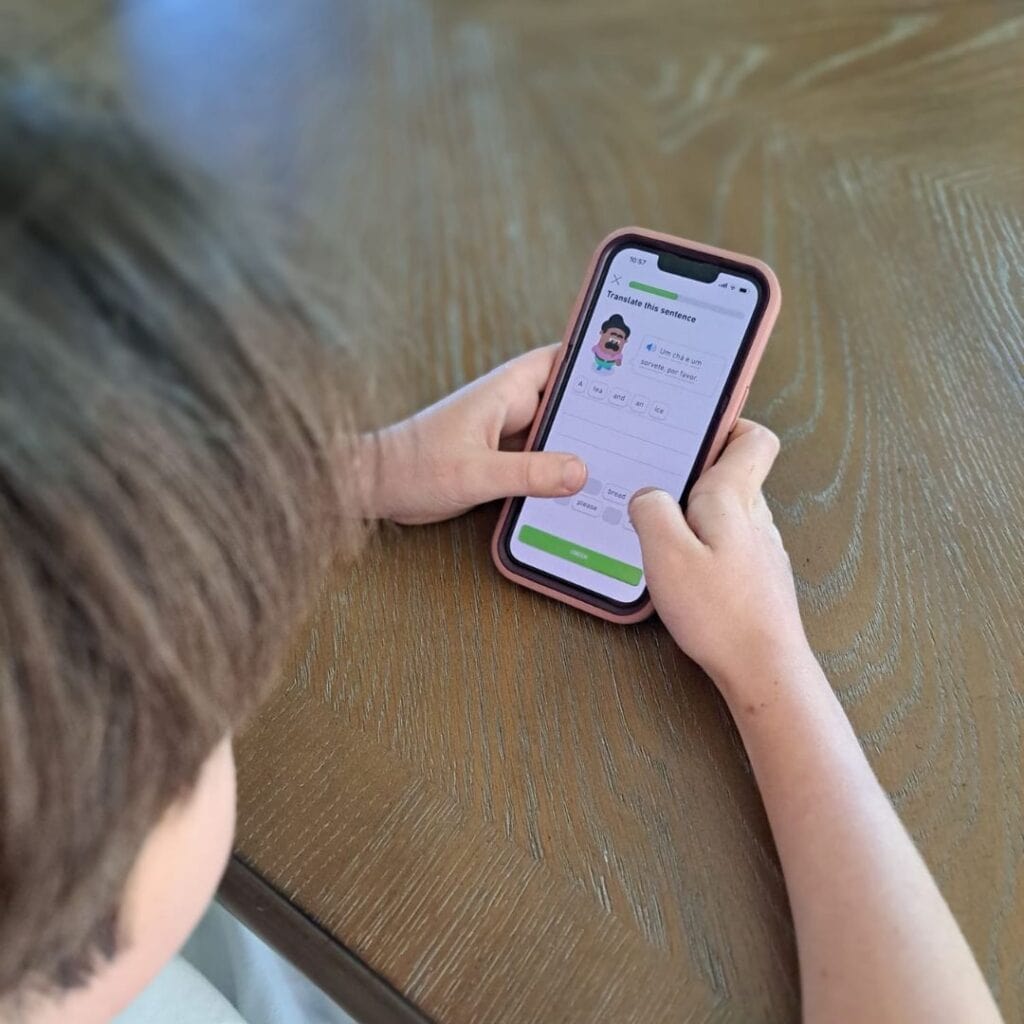 Child playing on the Duolingo app
